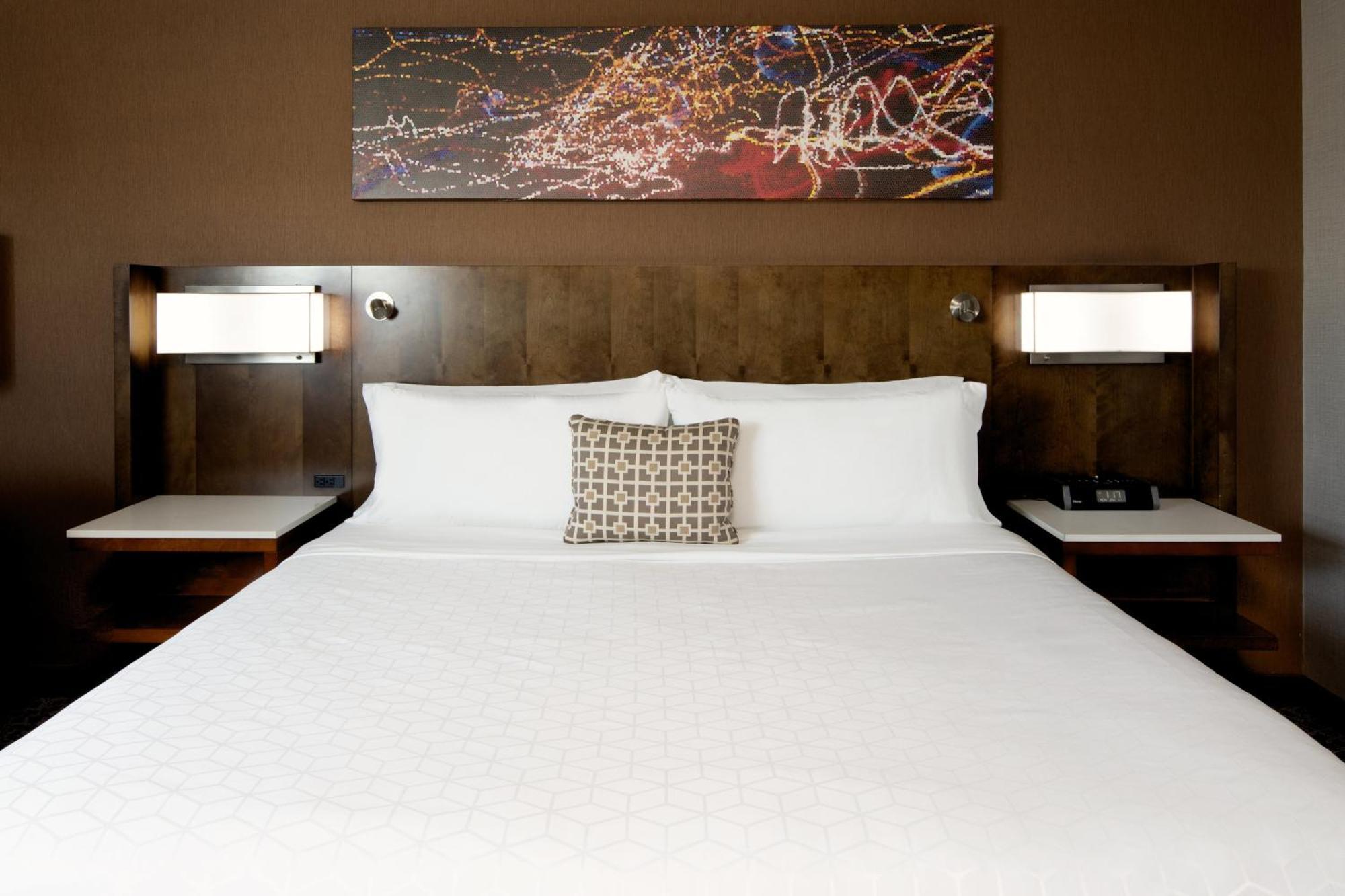 King Room Hearing Accessible or Non-Smoking